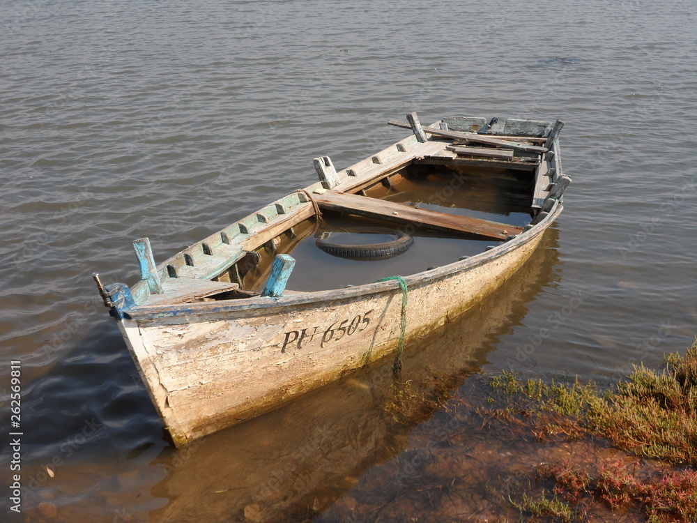 altes beschädigtes Boot