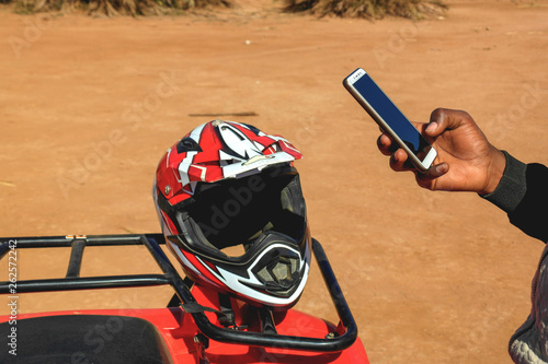 Obraz na płótnie smart phone in sahara