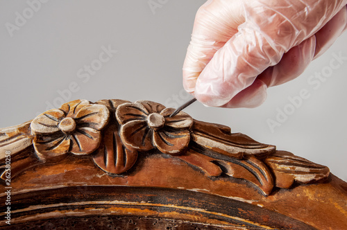 Cuadro en lienzo Renovation of old furniture as an antique Victorian old wooden armchair