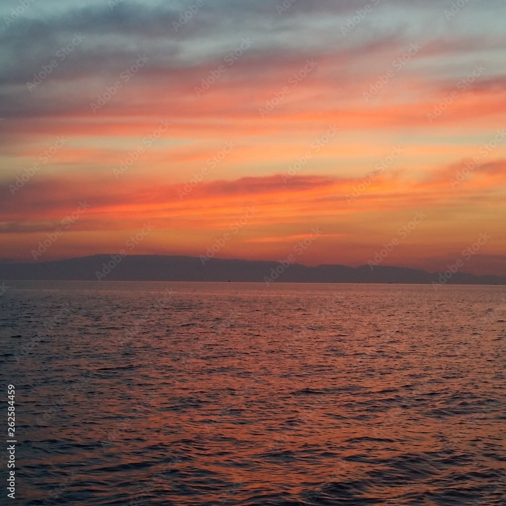 tramonto sulle Eolie visto dal mare