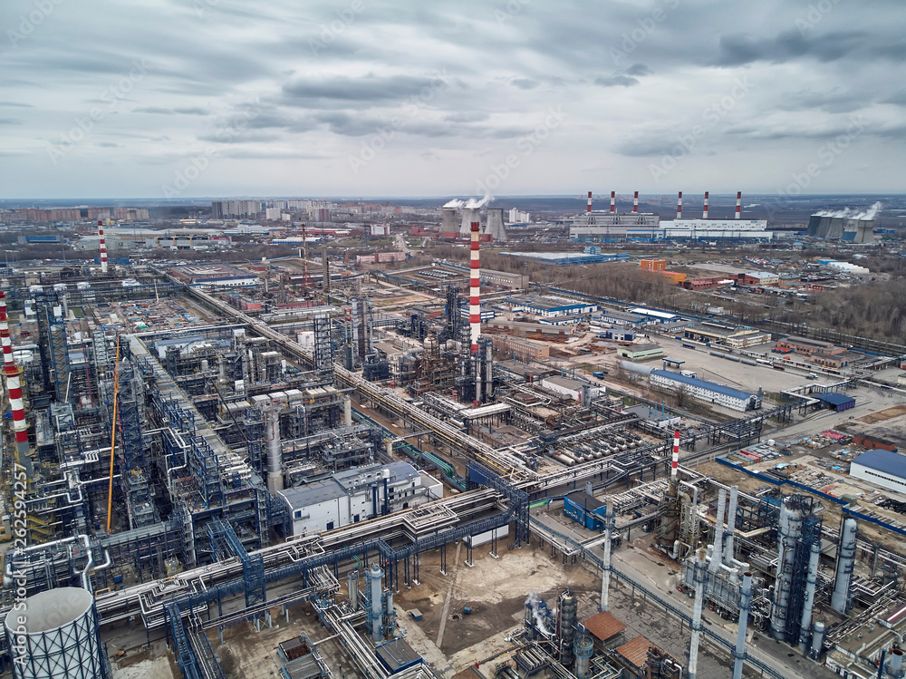 Obraz premium Close up of Moscow oil refinery in Kapotnya district with heat haze optical effect