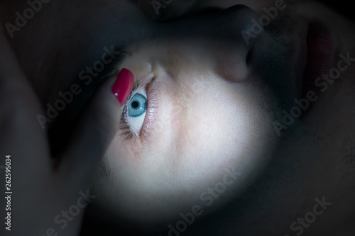 The doctor shines flashlights in the eye of the man.