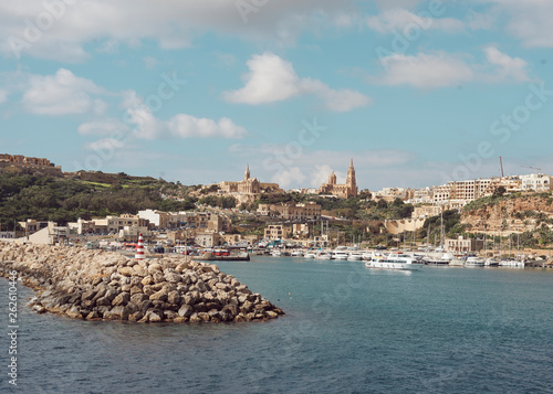 Przystań w piękny słoneczny dzień, Gozo Malta