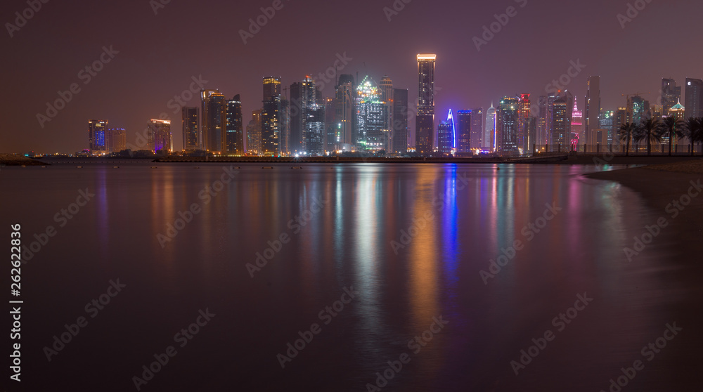 Fototapeta premium Panoramę Doha w nocy