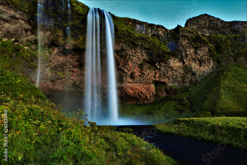 seljalandsfoss waterfall