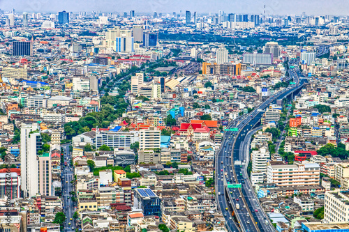 Dieses einzigartige Foto zeigt die thailändische Hauptstadt Bangkok von oben unter bewölktem Himmel