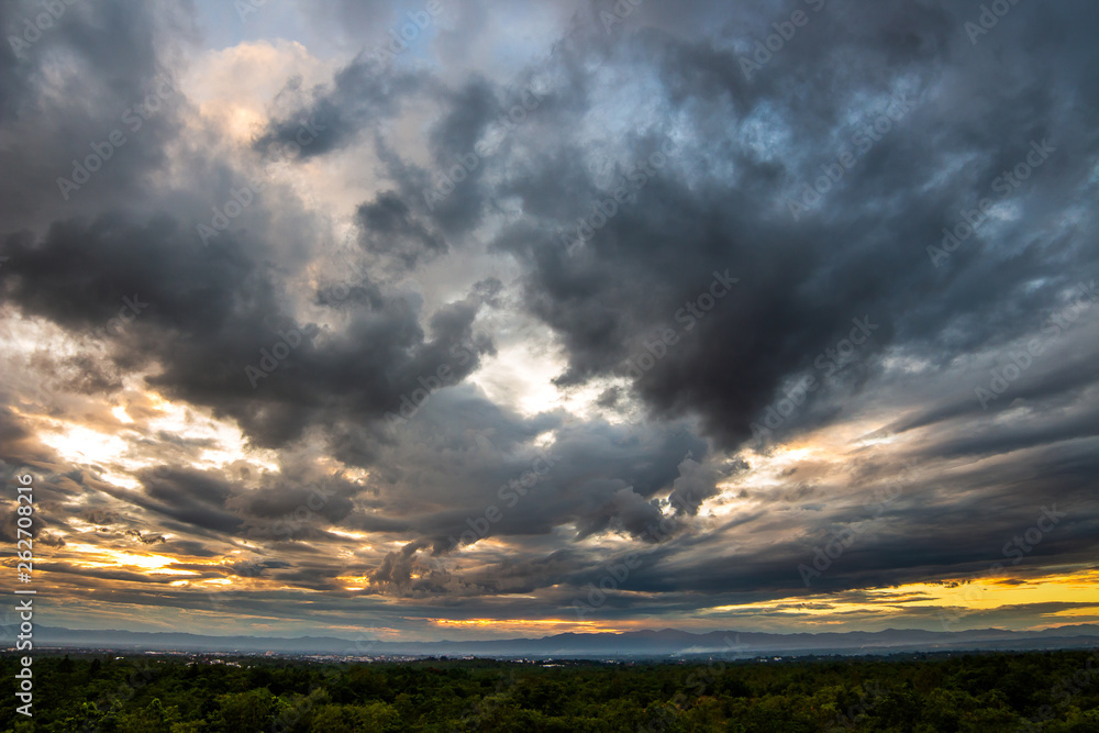 Obraz premium colorful dramatic sky with cloud at sunset