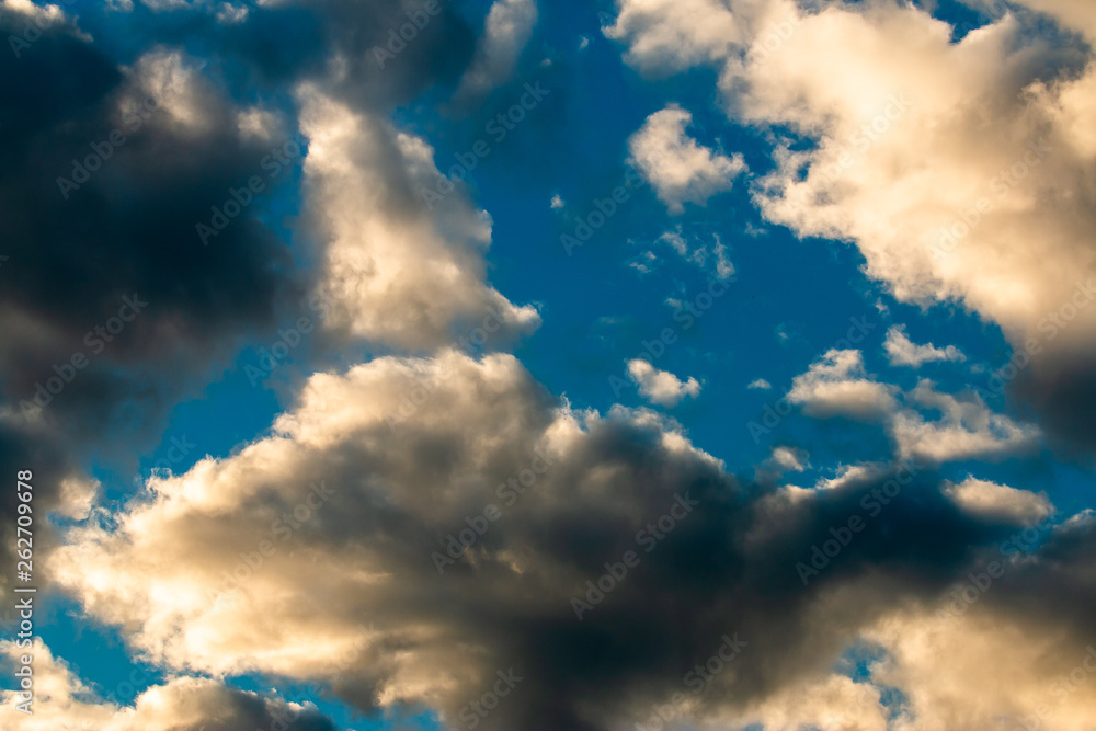 Obraz premium colorful dramatic sky with cloud at sunset