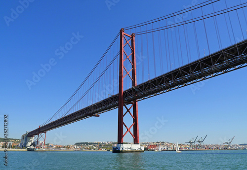 Lissabon by sea © frankolor