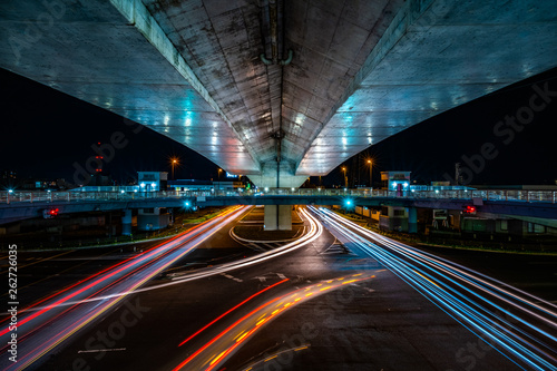 夜の交通道路の様子, A Traffic Road with Many Shining Car Lights at Night