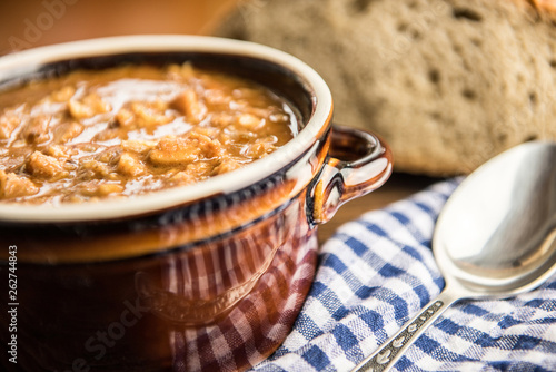 Fototapeta tripe stew sauce in brown ceramic pot on a wood table