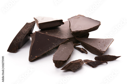 Czarna czekolada na białym tle