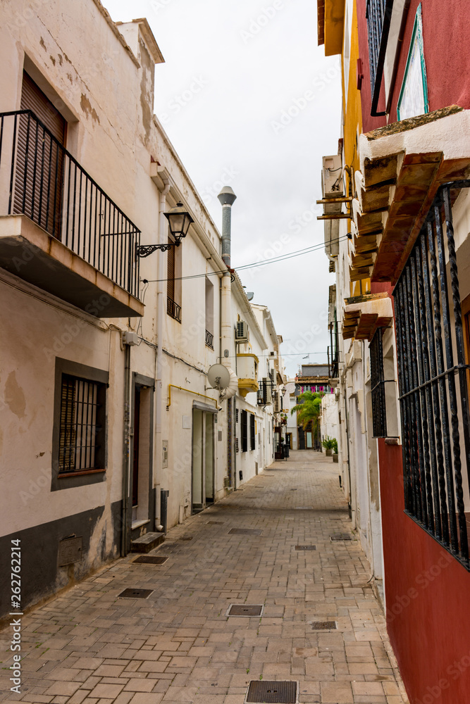 A narrow street