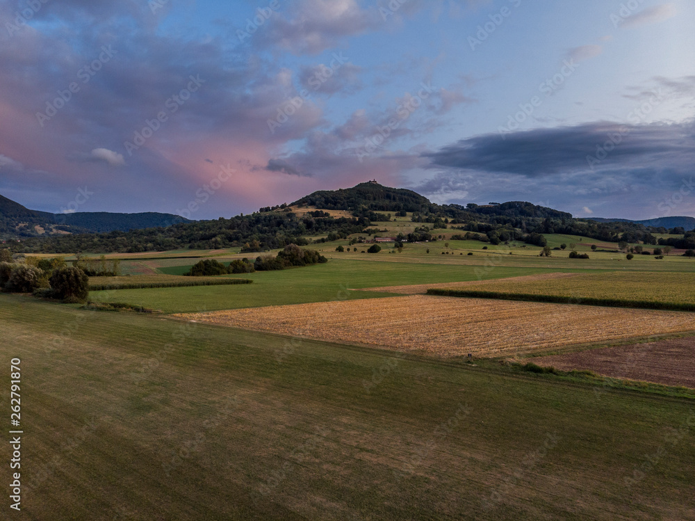 Landschaft im Abendlicht - Luftaufnahme