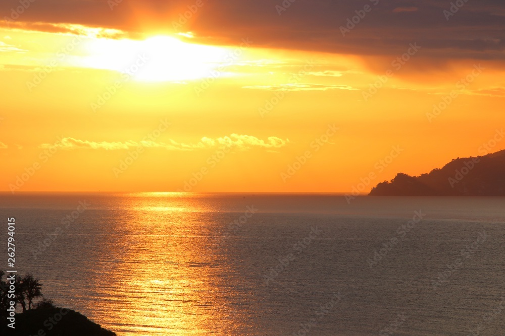 Obraz premium sunset over the sea
