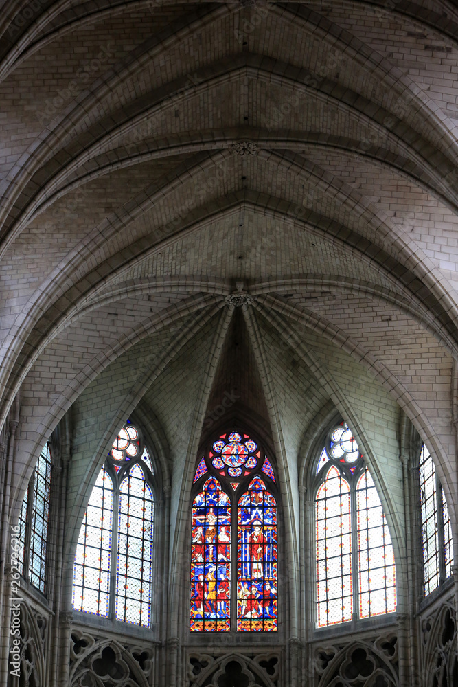 Voûte et vitrail. Cathédrale Saint-Etienne de Meaux. / Vault and stained glass. Meaux Cathedral.