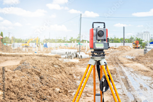 Fotografía Surveyor equipment GPS system or theodolite outdoors at construction site