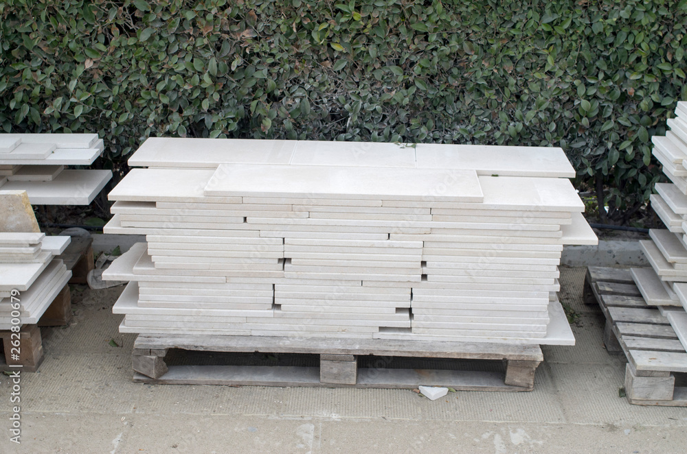Pallets with polished limestone for cladding Pallets with polished limestone for cladding