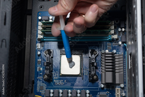 Replacing thermal paste on the processor