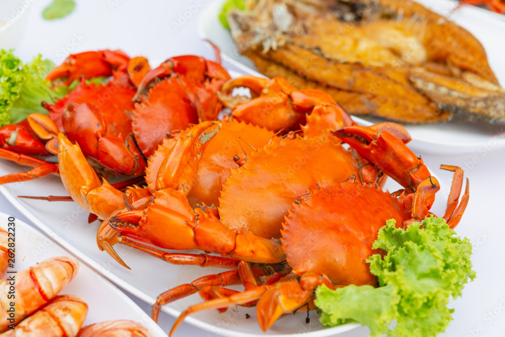 Steamed crabs with seafood spicy sauce.