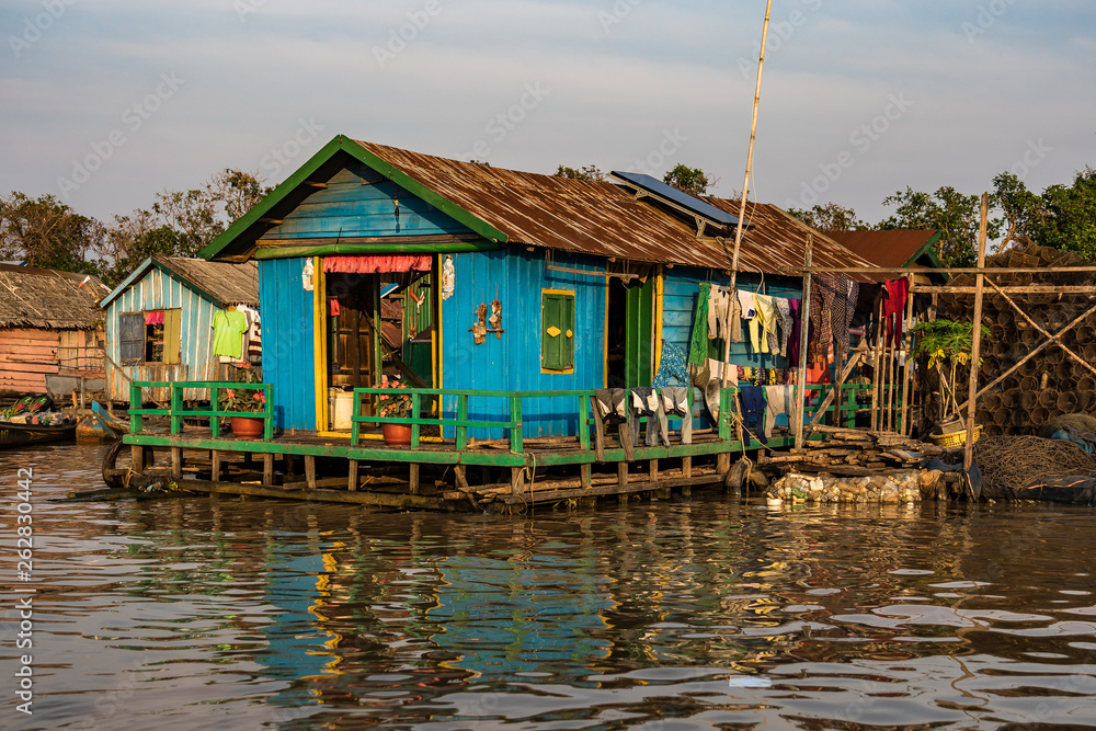 Obraz premium Floating village, Cambodia, Tonle Sap, Koh Rong island.