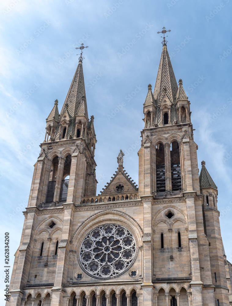 Double clocher de l'église du Sacré coeur à Moulins