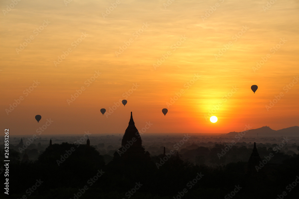 Fototapeta premium Sunrise in Myanmar