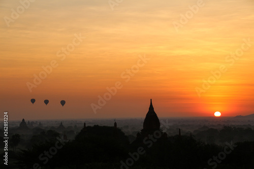 Sunrise in Myanmar © Travelbee