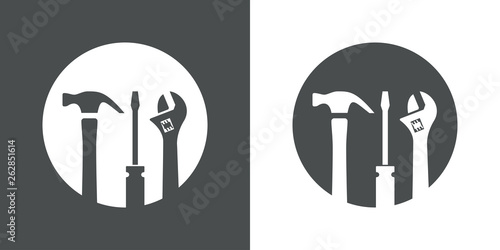 Icono plano con herramientas en espacio negativo en círculo en gris y blanco