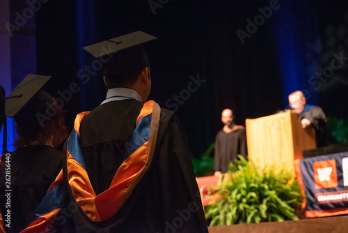 Tableau sur toile College students dressed in cap and gowns listen to a speech during a graduation ceremony