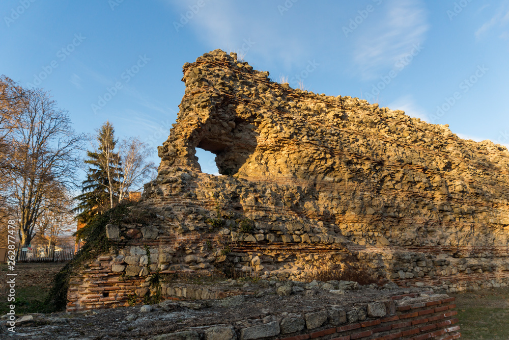 Naklejka premium Sunset view of Ruins of fortifications in ancient Roman city of Diocletianopolis, town of Hisarya, Plovdiv Region, Bulgaria