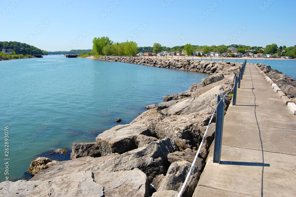 Dam at Irondequoit Bay, on Lake Ontario, Irondequoit, Monroe County, New York State, USA.