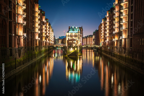 Hamburg nocą widok woda kanał cisza