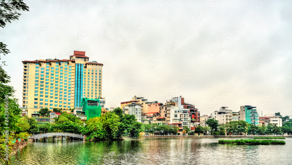 Fototapeta premium Cityscape of Hanoi at Truc Bach Lake, Vietnam