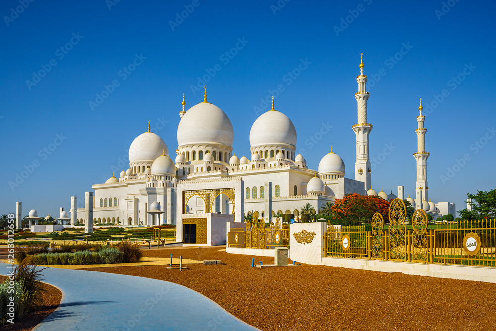 Imposing Sheikh Zayed Grand Mosque in Abu Dhabi 10