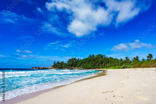 Fototapeta Naklejka Na Ścianę i Meble -  Beautiful tropical beach,palms,white sand,granite rocks,seychelles 5