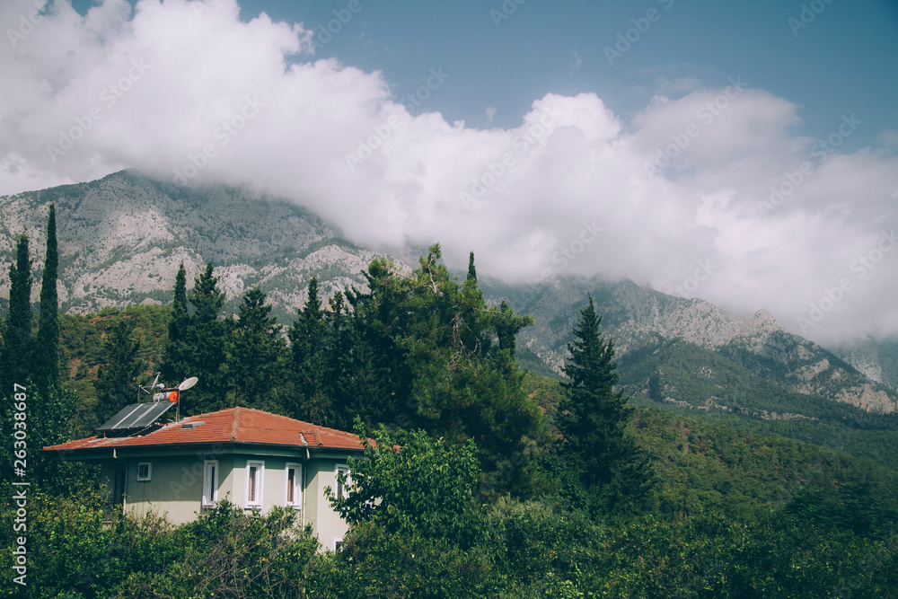 Obraz premium Mountain landscape. White clouds lie on the mountain.