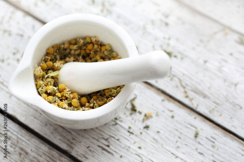 Chamomile herbs, a healthy application of chamomile flowers. Chamomile herbs, a healthy application of chamomile flowers.