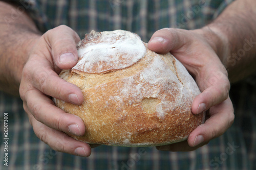 Temps du Carême. Partage du pain. / Lenten time. Sharing bread. photo