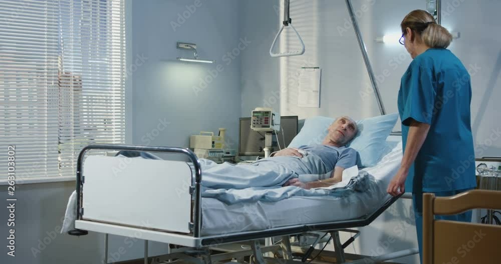 Doctor visiting patient in hospital Doctor visiting patient in hospital