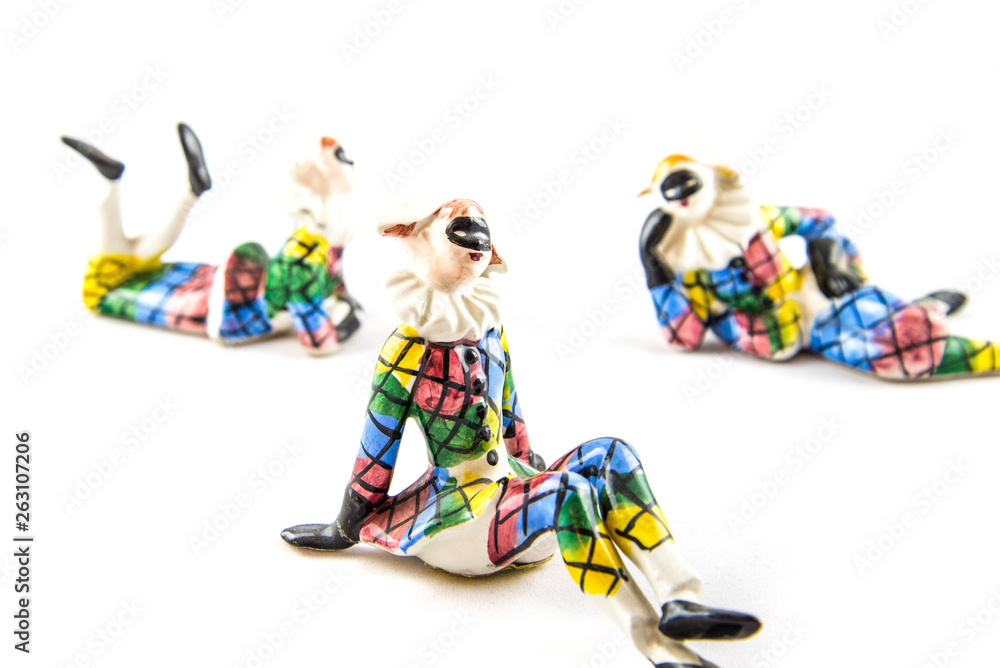 Obraz premium Harlequin statuettes looking around