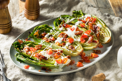 Bild auf Leinwand Homemade Grilled Romaine Blue Cheese Salad