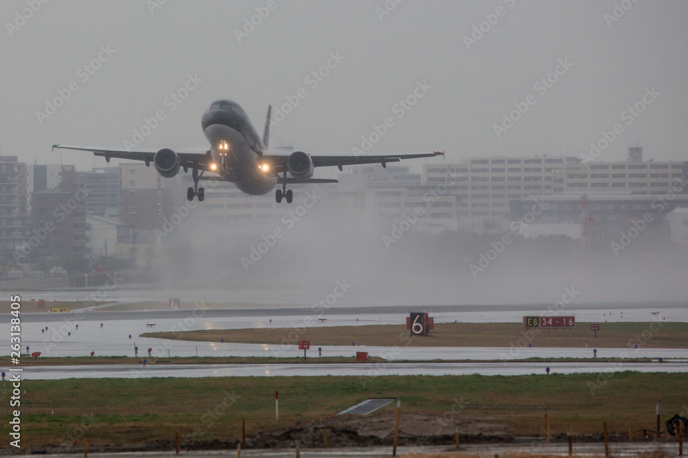 雨の空港 雨の空港