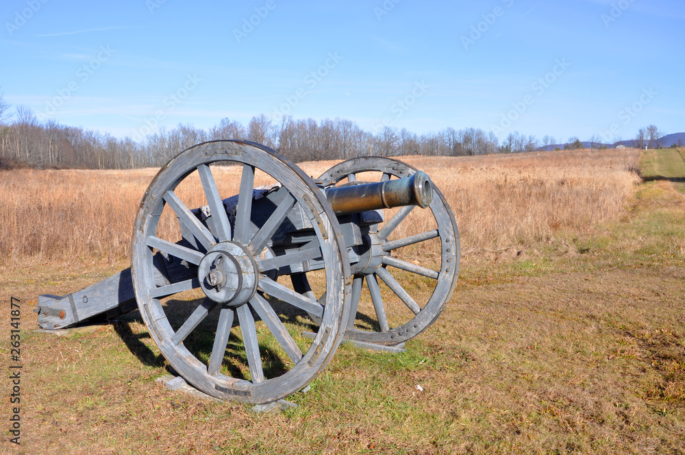 Cannon in Saratoga National Historical Park, Saratoga County, Upstate New York, USA. This is the site of the Battles of Saratoga in the American Revolutionary War.