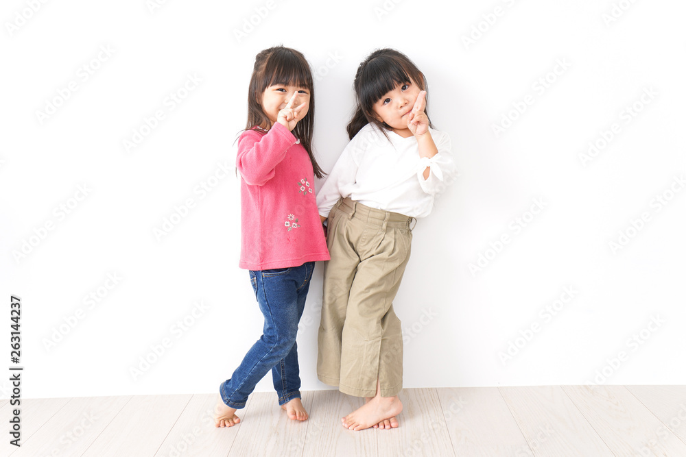 仲良しの女の子 仲良しの女の子