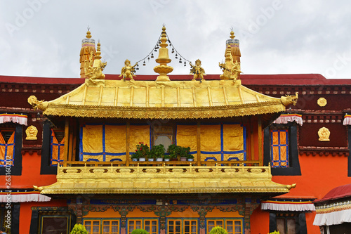 Obraz na płótnie Tibet, Lhasa, the first Buddhist temple Jokang in rainy weather w salonie