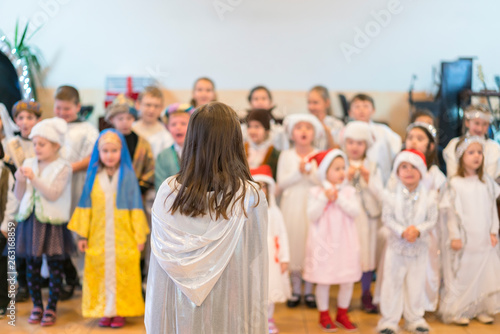 Valokuva children perform at concert in primary school