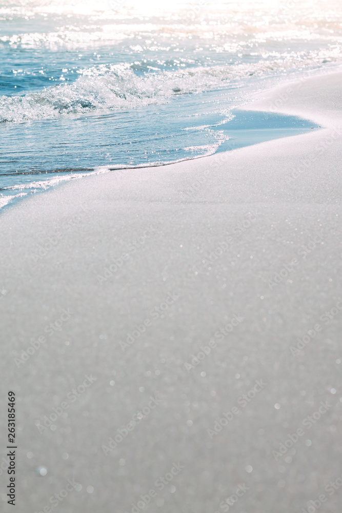 Obraz premium Summer sand beach and seashore waves background