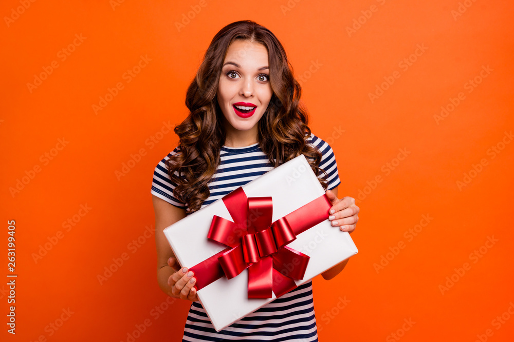 Close up photo beautiful she her lady arms big large giftbox wondered what inside red shiny lips pomade amazed wear casual striped white blue t-shirt clothes isolated orange bright background Close up photo beautiful she her lady arms big large giftbox wondered what inside red shiny lips pomade amazed wear casual striped white blue t-shirt clothes isolated orange bright background