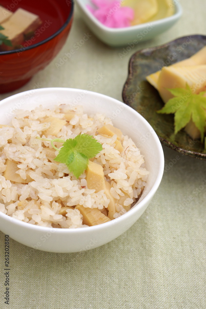 たけのこご飯とたけのこと蕗の炊き合わせ たけのこご飯とたけのこと蕗の炊き合わせ